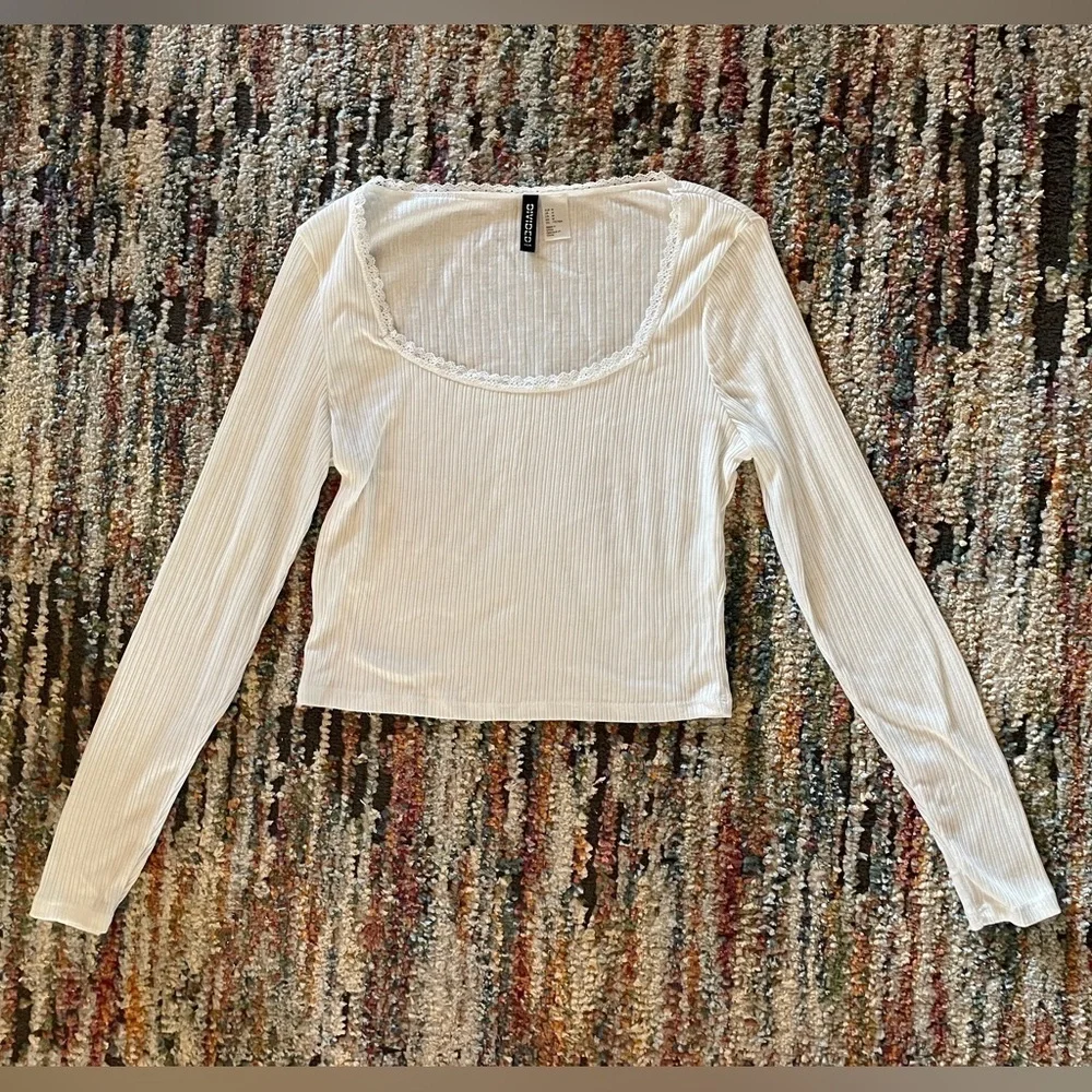 H&M Divided Cream Fitted Long Sleeve Crop Top - Size M